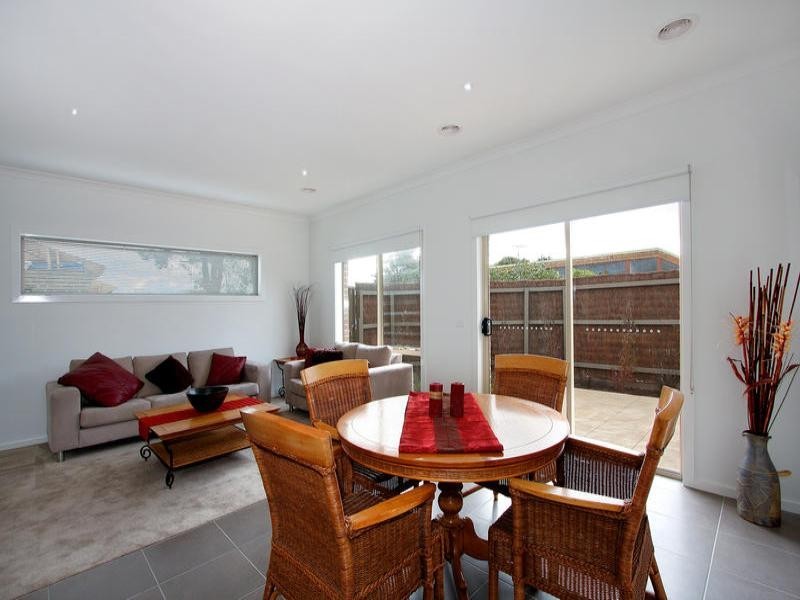 8/239 Dunns Road, Mornington VIC 3931