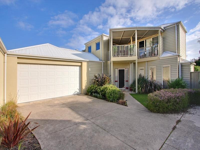 4/10 Surrey Street, Mornington VIC 3931