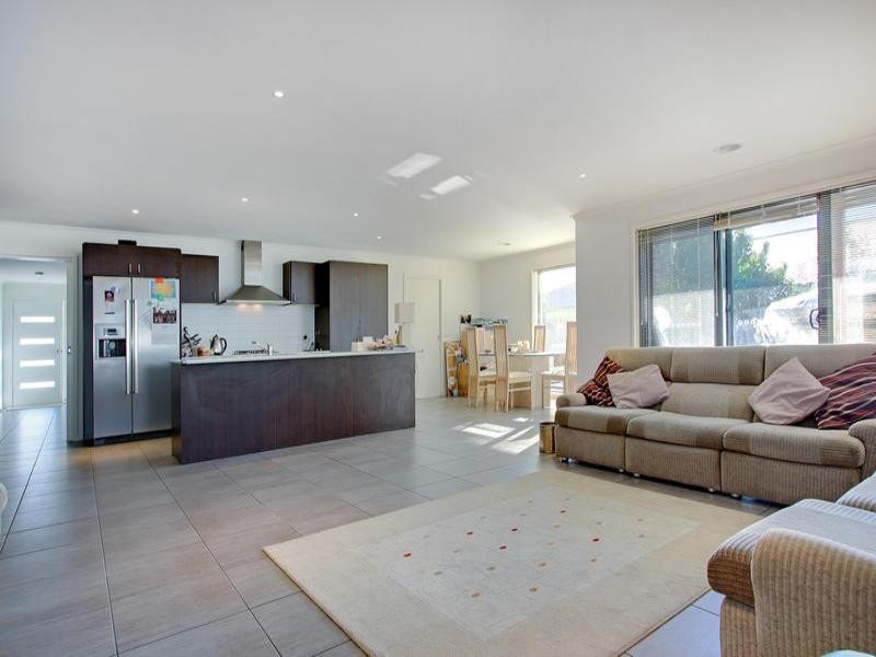 14 Dorothy Crescent, Mornington VIC 3931