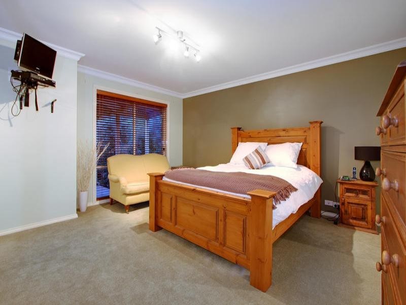 18 Eskdale Court, Mornington VIC 3931