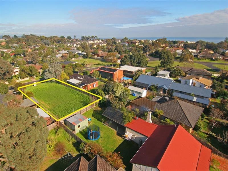 13 Sunningdale Avenue, Mornington VIC 3931