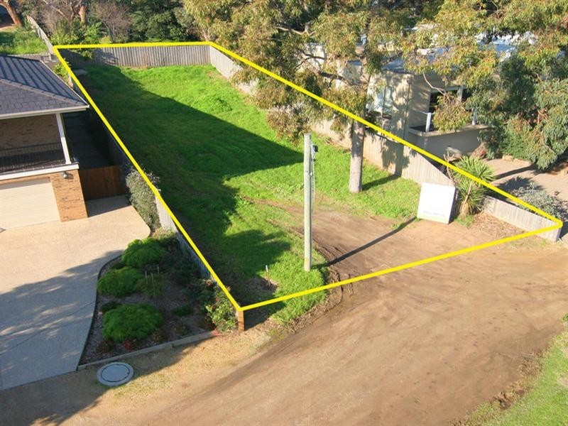 18 Marchington Avenue, Mornington VIC 3931