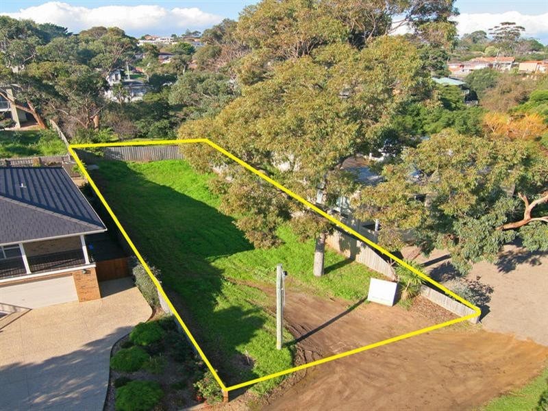 18 Marchington Avenue, Mornington VIC 3931