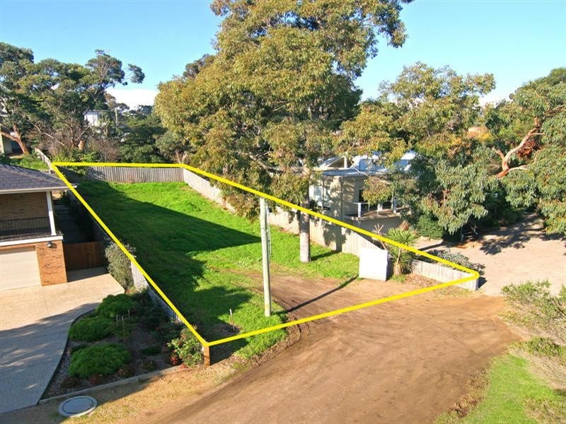 18 Marchington Avenue, Mornington VIC 3931