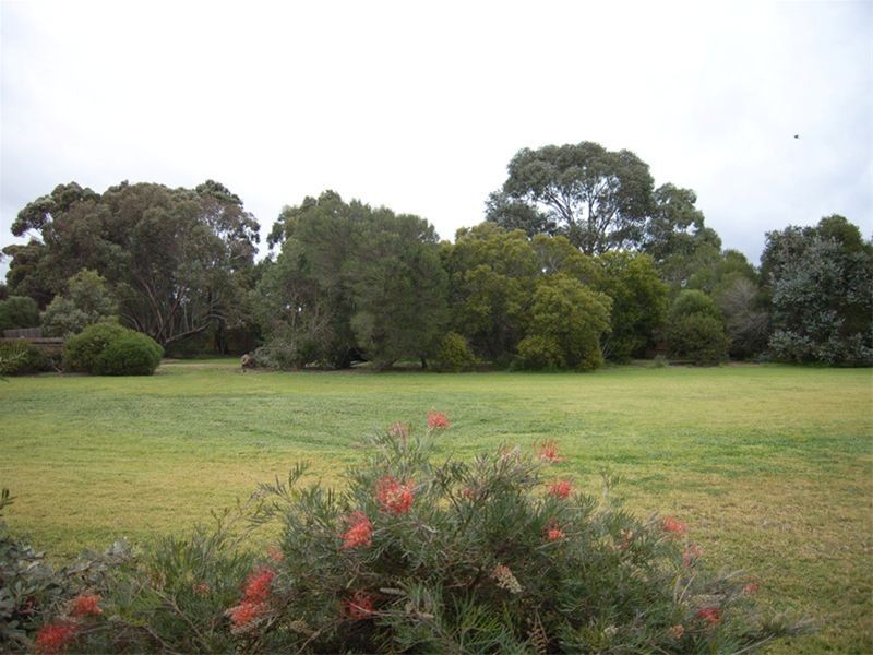 4 Balcombe Drive, Mount Martha VIC 3934