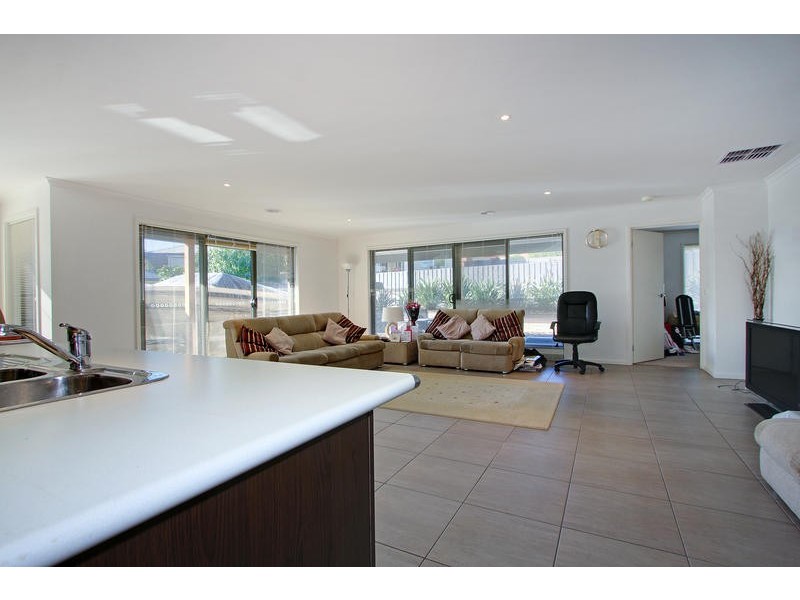 14 Dorothy Crescent, Mornington VIC 3931