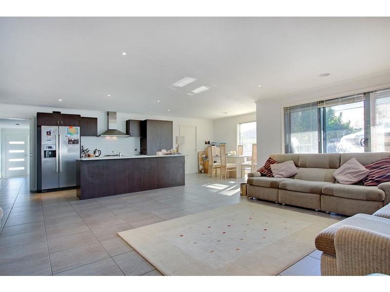 14 Dorothy Crescent, Mornington VIC 3931