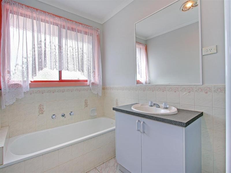 23 Ellinbank Crescent, Mornington VIC 3931