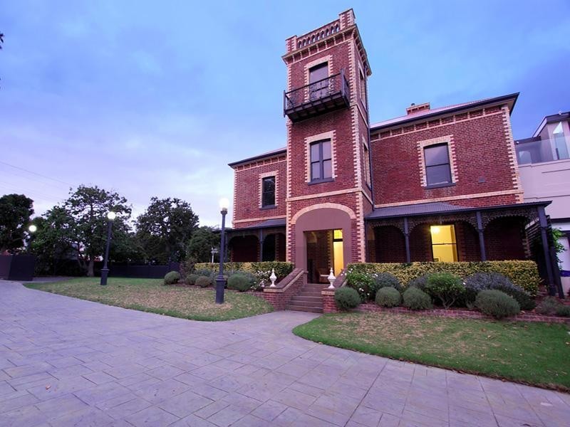 2/14 Tanti Avenue, Mornington VIC 3931