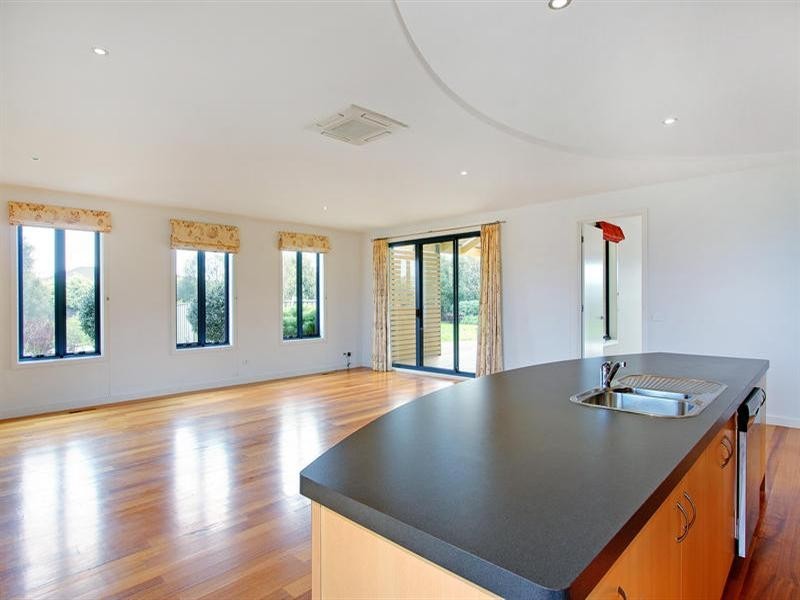 18 Morning Mist Court, Mornington VIC 3931