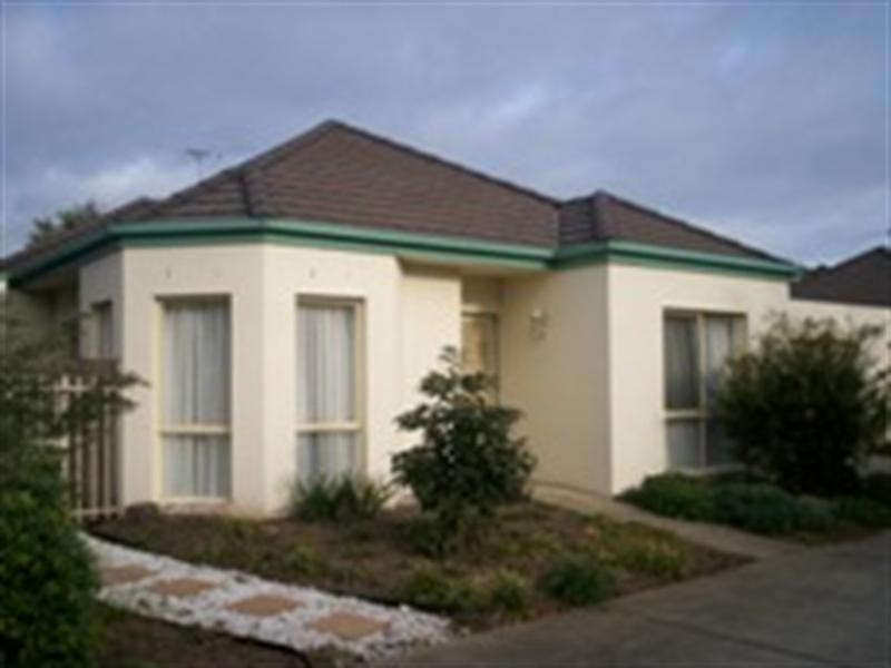 1/2a Waterloo Place, Mornington VIC 3931