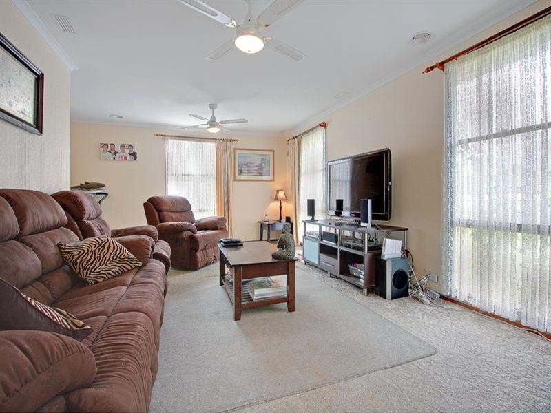 73 Robertson Drive, Mornington VIC 3931