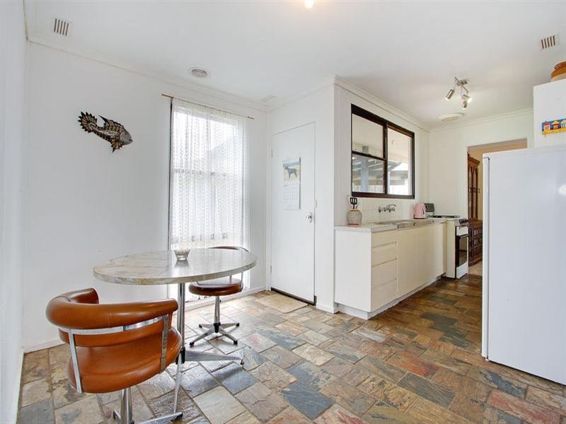 73 Robertson Drive, Mornington VIC 3931