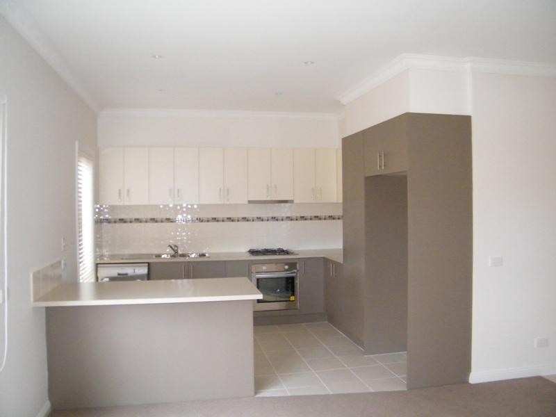 1/16 Eramosa Road, Somerville VIC 3912