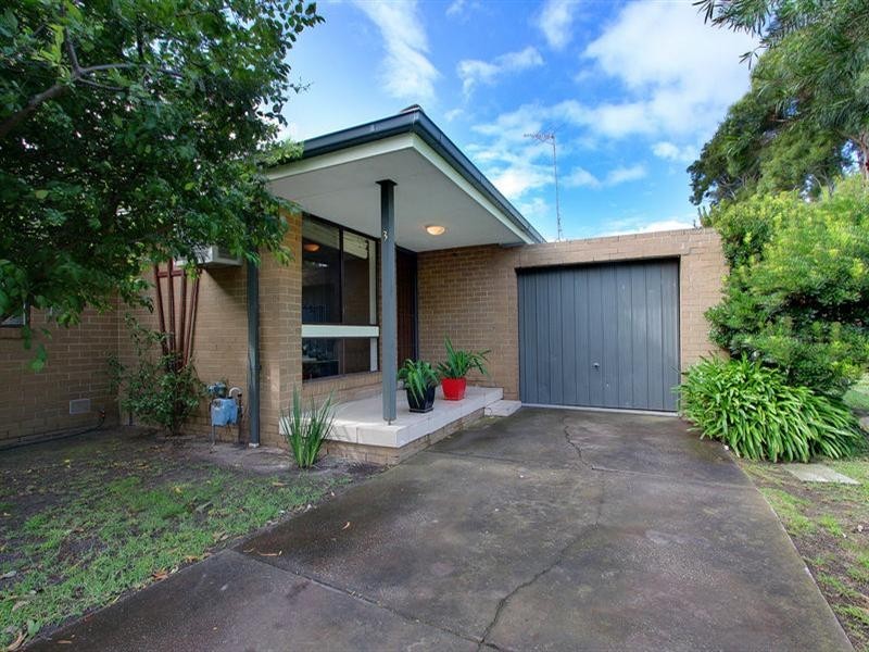 3/4 Carnoustie Grove, Mornington VIC 3931