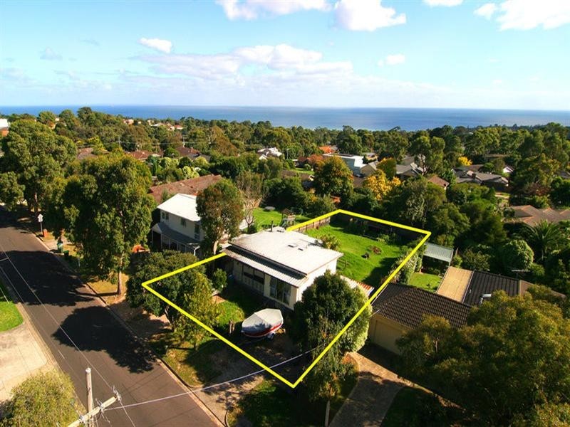13 Sherwood Crescent, Mount Martha VIC 3934