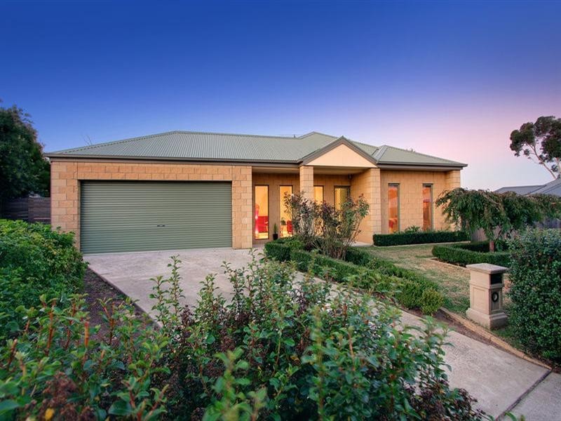 8 Sweetlands Court, Mount Martha VIC 3934