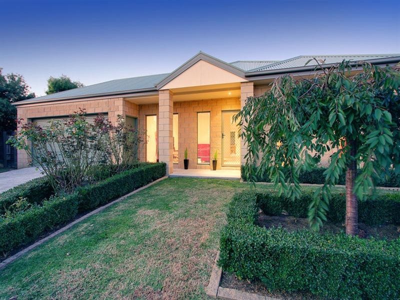 8 Sweetlands Court, Mount Martha VIC 3934