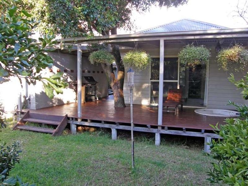 16 Surrey Street, Mornington VIC 3931