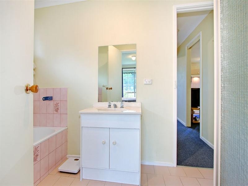 2/33 Hakea Drive, Mount Martha VIC 3934