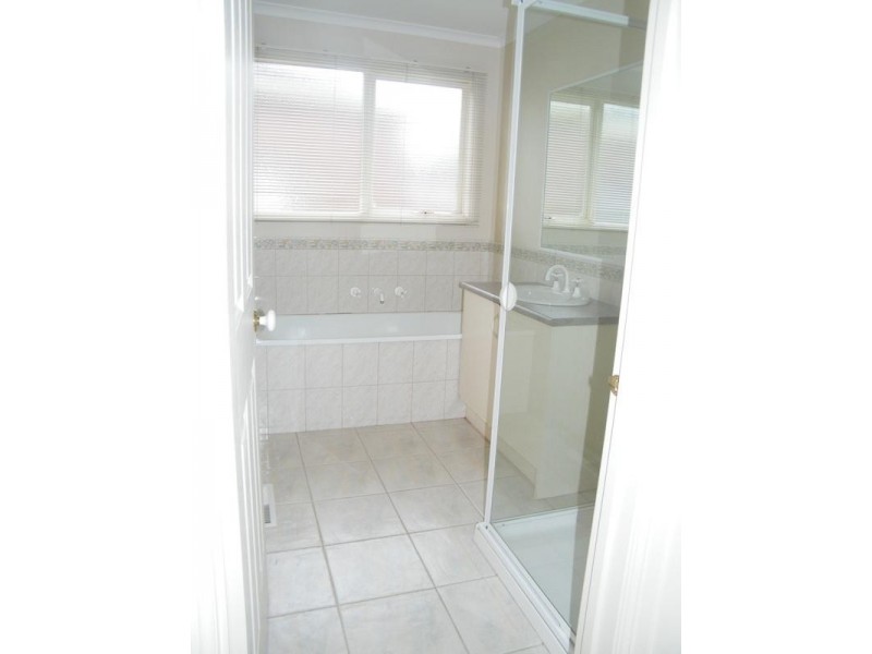 2 Pender Avenue, Mornington VIC 3931