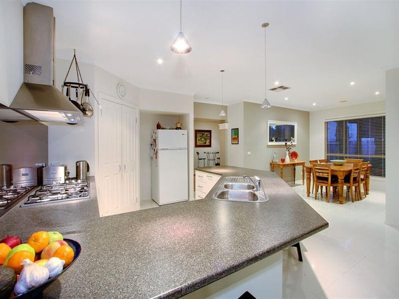 6 Ben Drive, Mornington VIC 3931