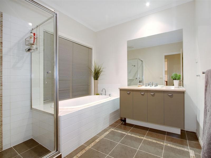 6 Ben Drive, Mornington VIC 3931