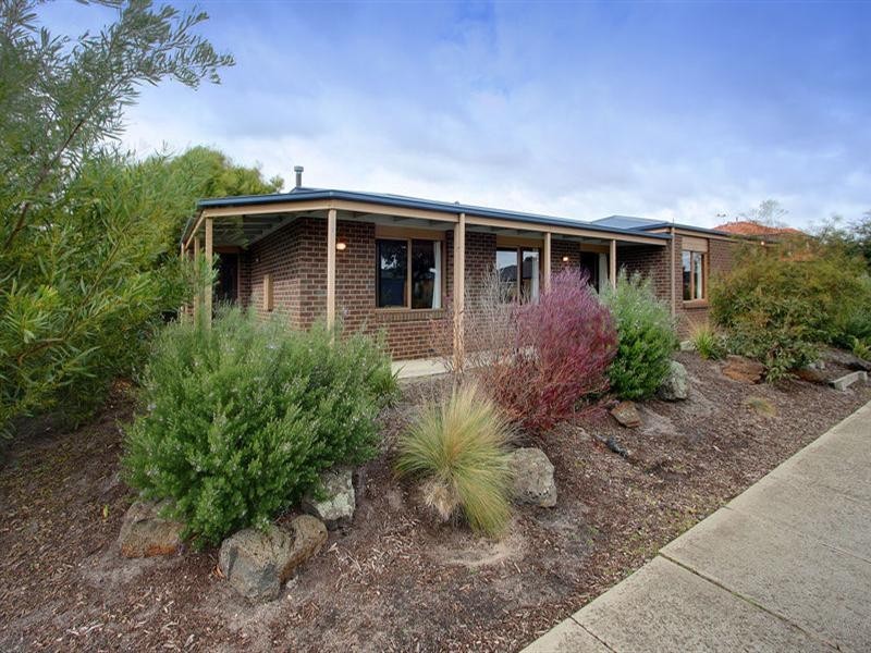 15 Clifton Park Drive, Carrum Downs VIC 3201