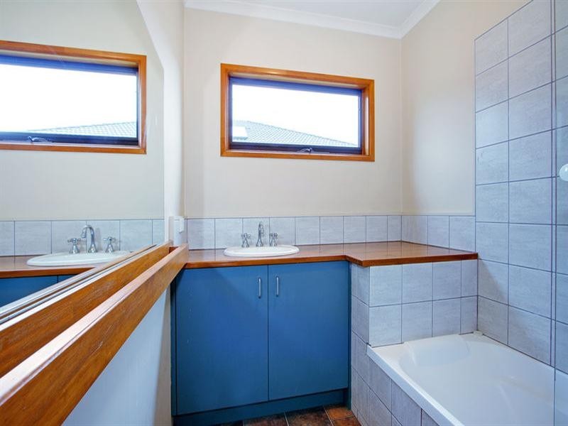 15 Clifton Park Drive, Carrum Downs VIC 3201