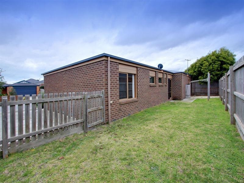 15 Clifton Park Drive, Carrum Downs VIC 3201