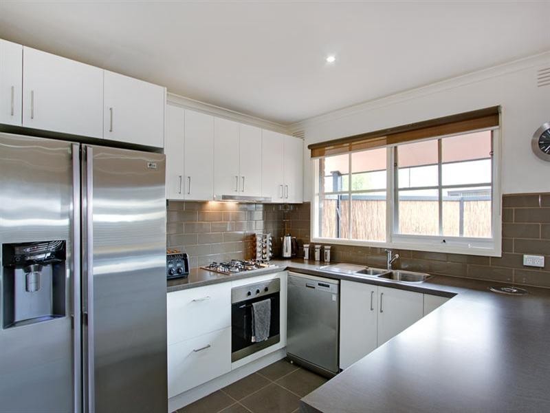 1/2 Oakland Street, Mornington VIC 3931