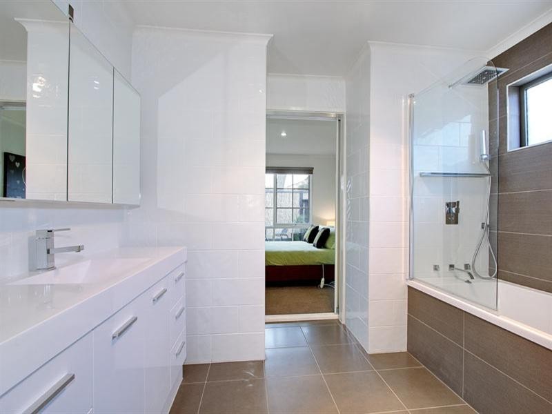 1/2 Oakland Street, Mornington VIC 3931