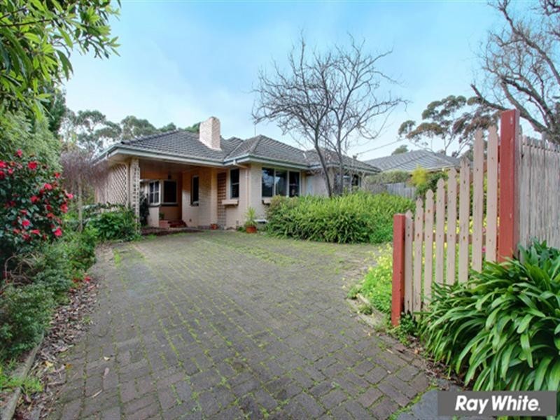 27 Roehampton Crescent, Mount Eliza VIC 3930