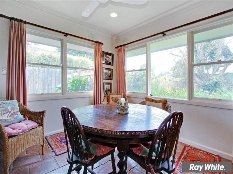 27 Roehampton Crescent, Mount Eliza VIC 3930