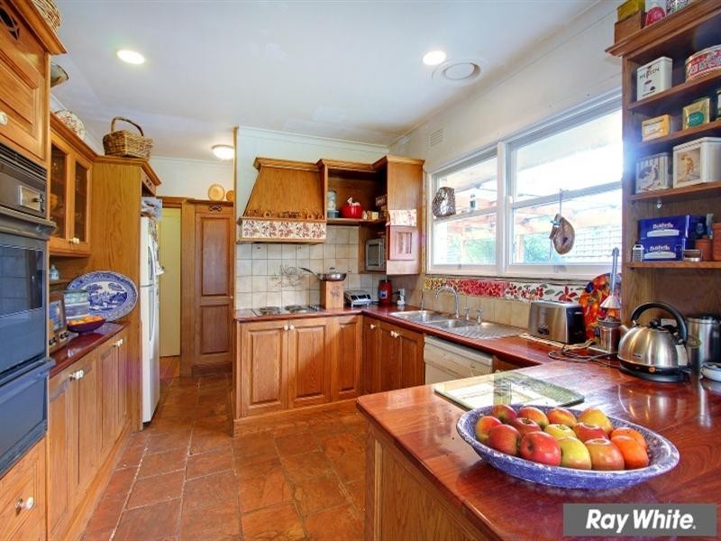 27 Roehampton Crescent, Mount Eliza VIC 3930