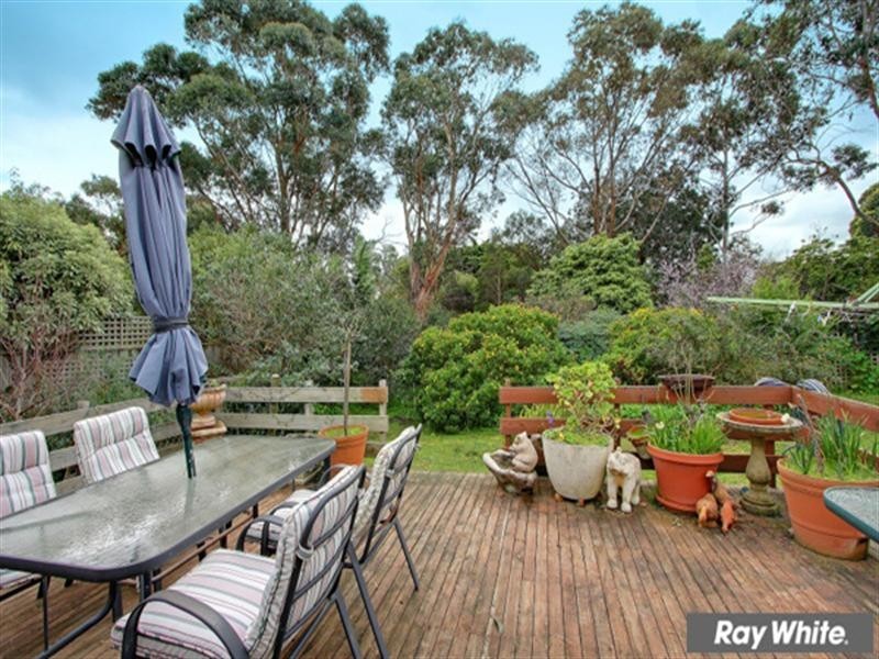 27 Roehampton Crescent, Mount Eliza VIC 3930
