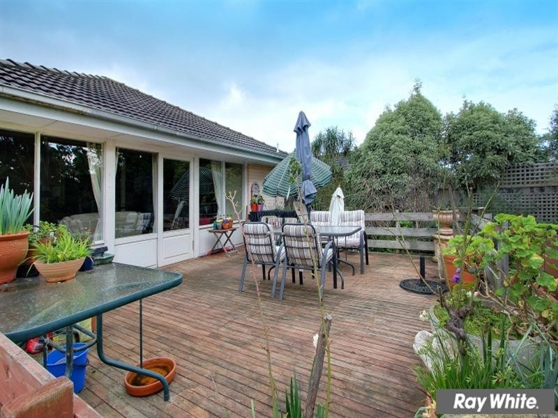 27 Roehampton Crescent, Mount Eliza VIC 3930