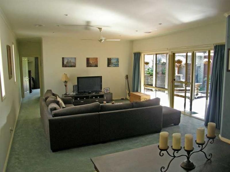 16 Surrey Street, Mornington VIC 3931