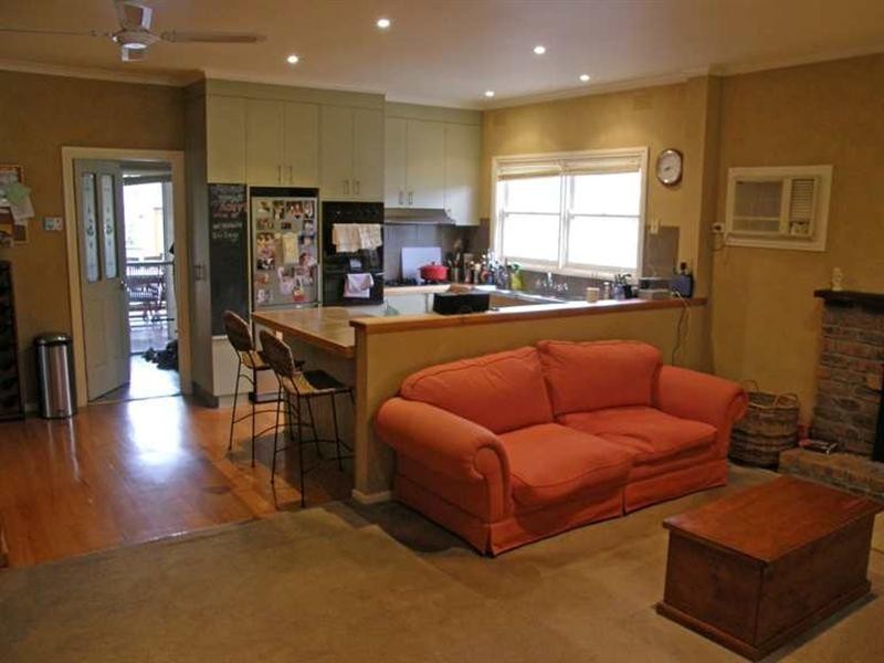 16 Surrey Street, Mornington VIC 3931