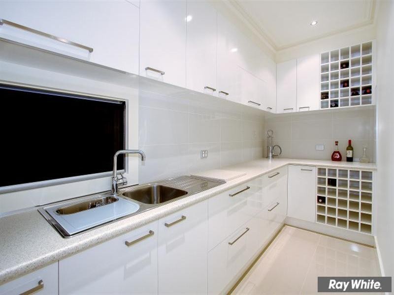 10 Sundown Drive, Mount Martha VIC 3934