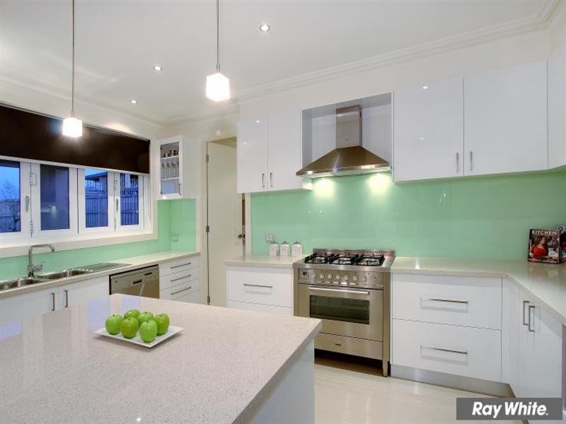 10 Sundown Drive, Mount Martha VIC 3934