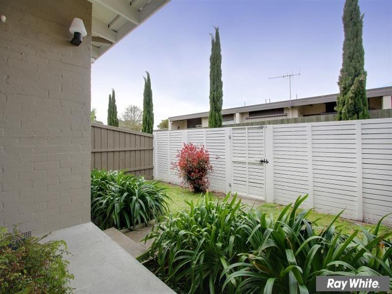 2/12 Campbell Grove, Mornington VIC 3931