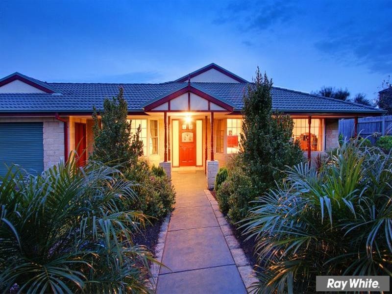 16 Ben Drive, Mornington VIC 3931