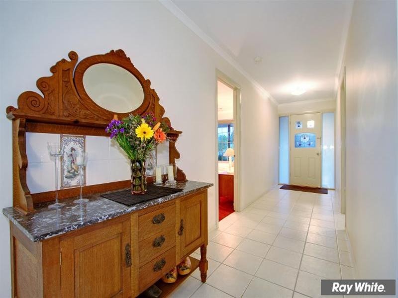 16 Ben Drive, Mornington VIC 3931