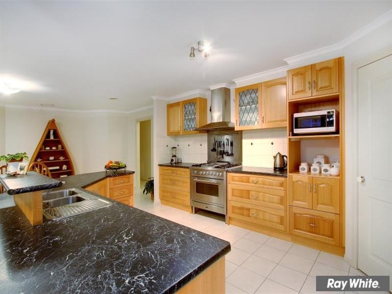 16 Ben Drive, Mornington VIC 3931