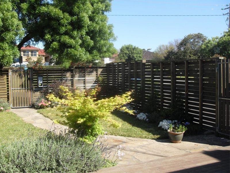 1/102 Barkly Street, Mornington VIC 3931