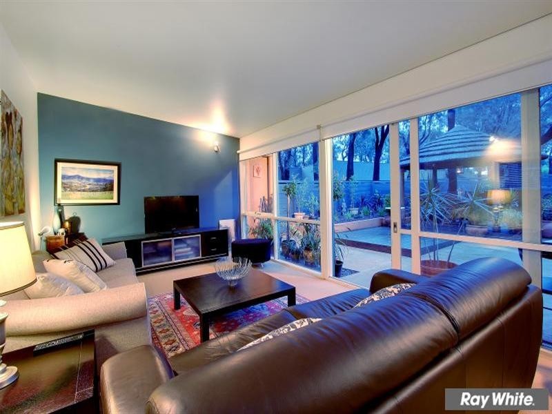 9/8 Johns Road, Mornington VIC 3931