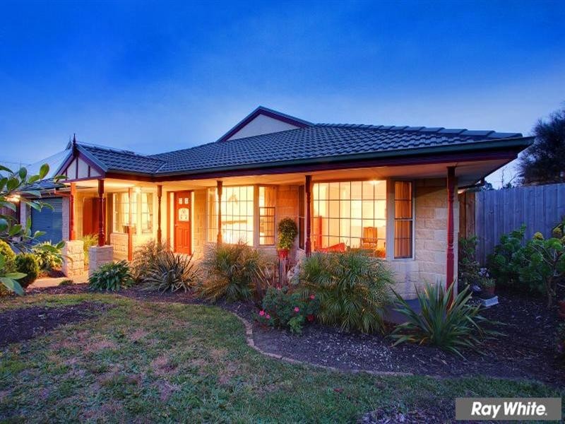 16 Ben Drive, Mornington VIC 3931