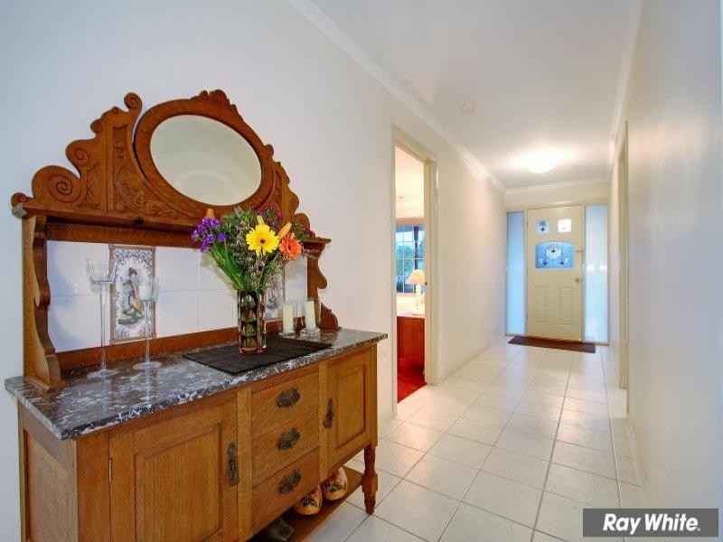 16 Ben Drive, Mornington VIC 3931