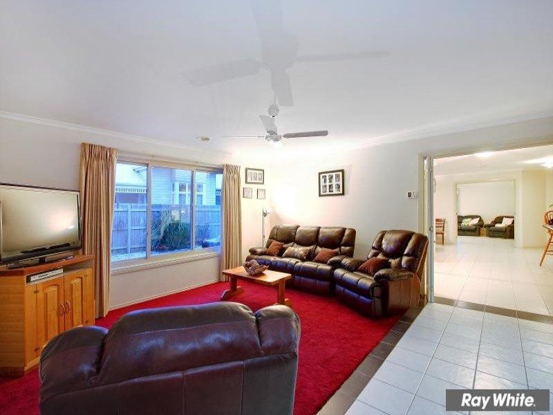 16 Ben Drive, Mornington VIC 3931